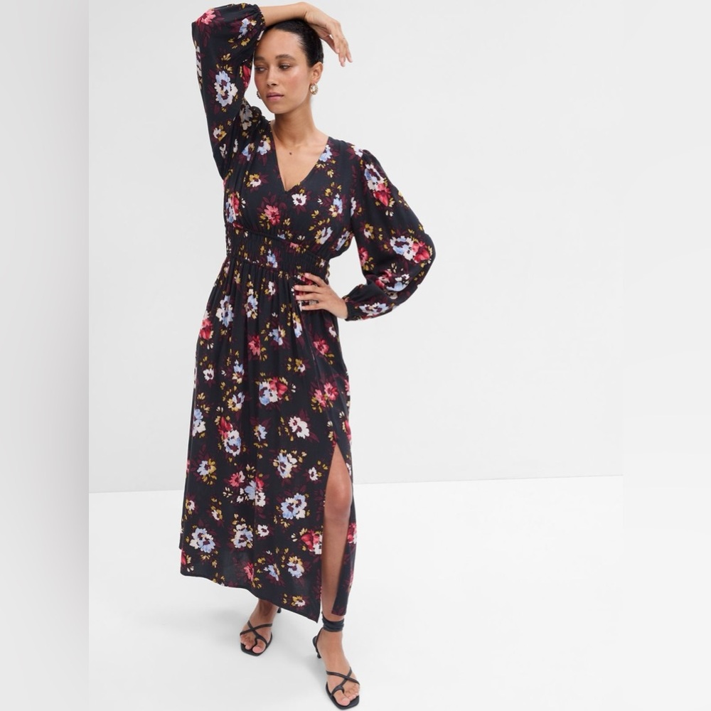 🆕GAP Smocked‎ V-Neck Maxi Dress Family Black Multi Floral